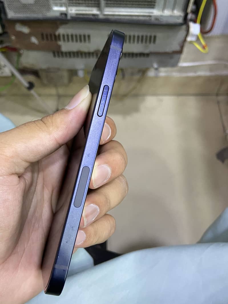 Apple iPhone 12 3