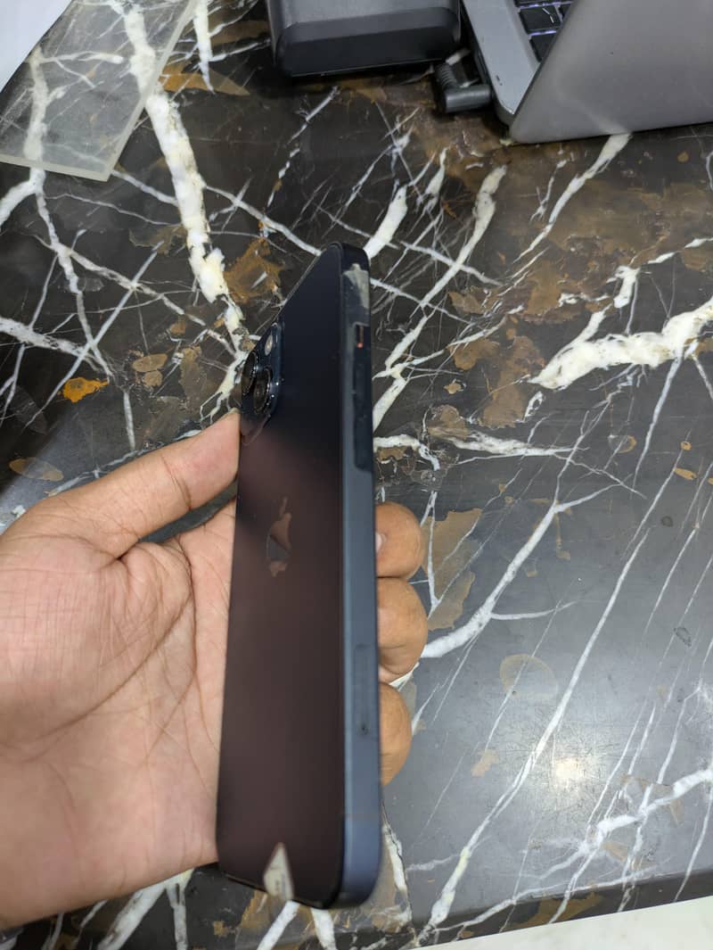 Apple iPhone 13 3