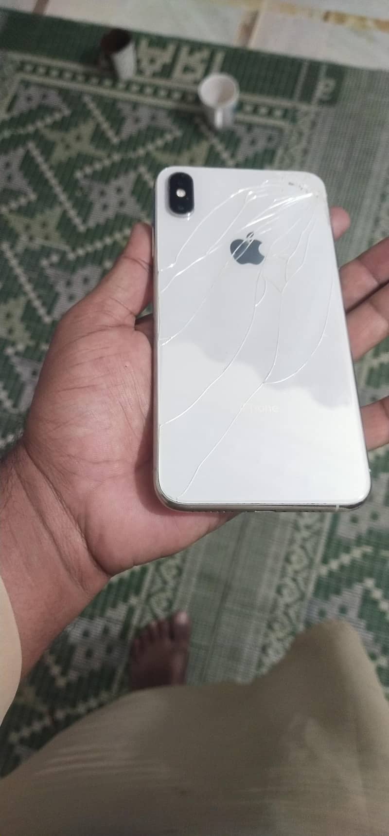 Apple iPhone XS Max 4