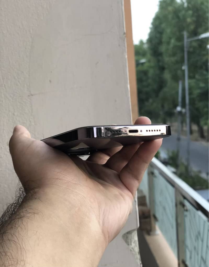 Apple iPhone 14 Pro Max 2