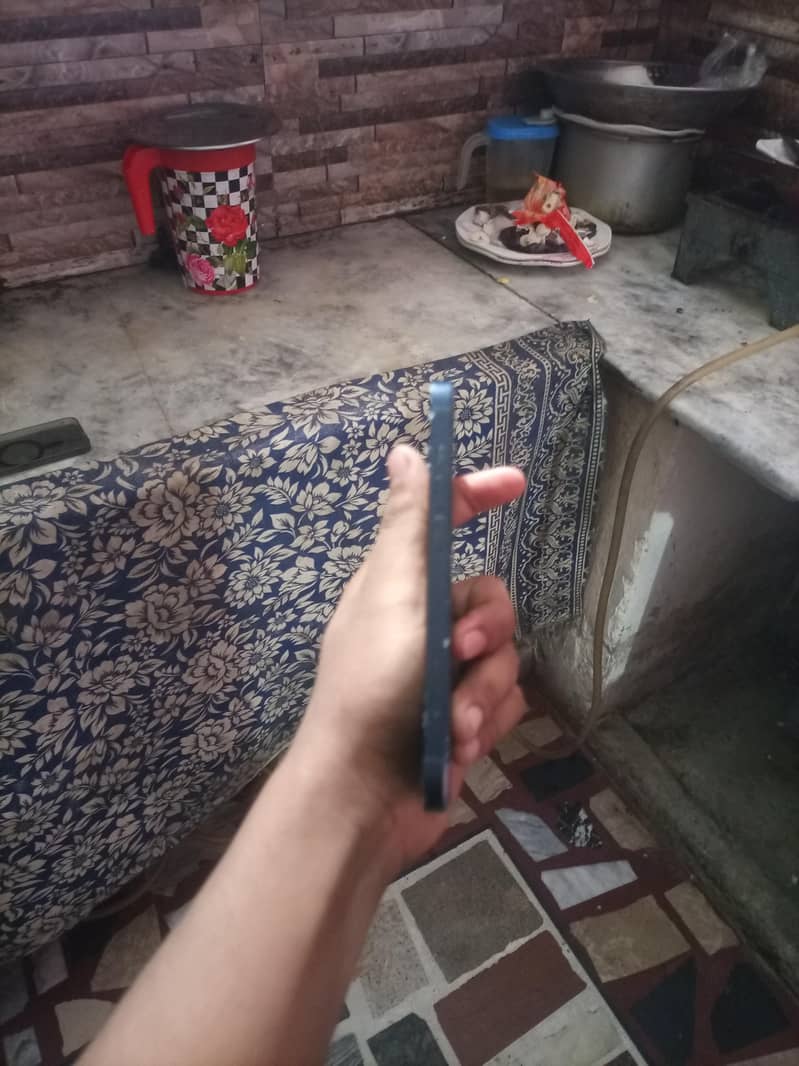 Apple iPhone 13 2