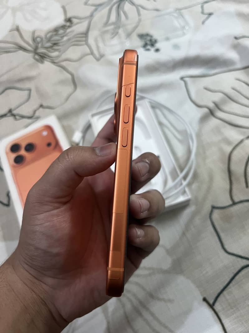 iPhone 17 Pro With Complete BOX 4