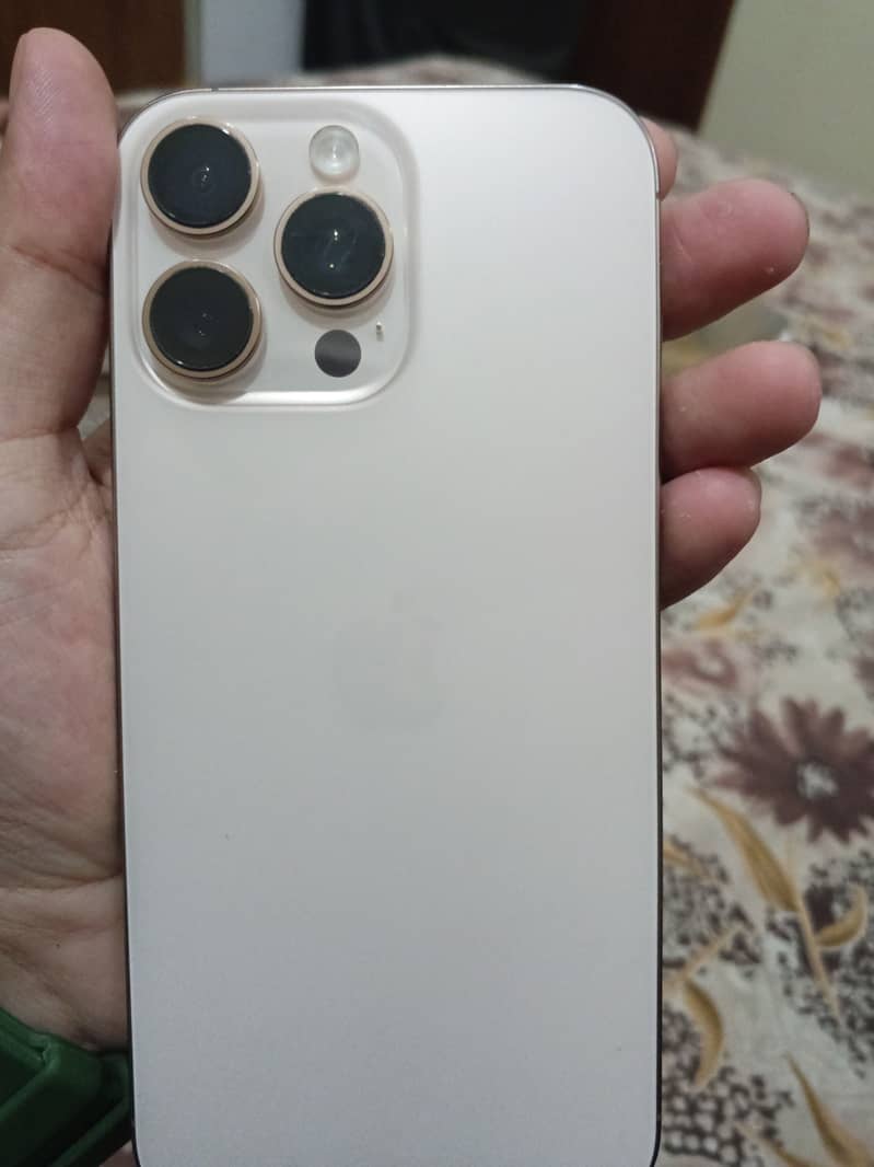 Apple iPhone 16 Pro Max 4