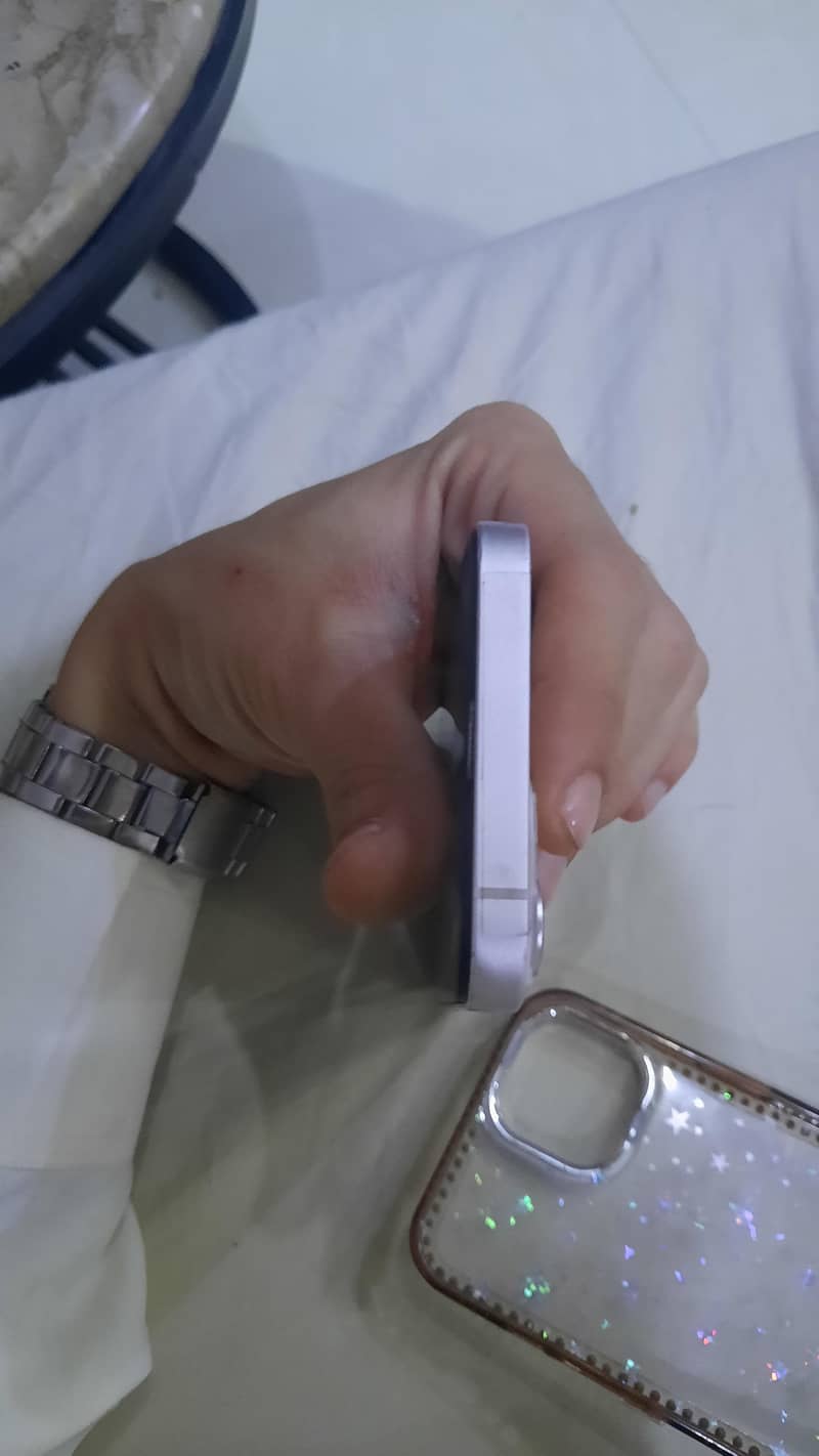 Apple iPhone 13 5