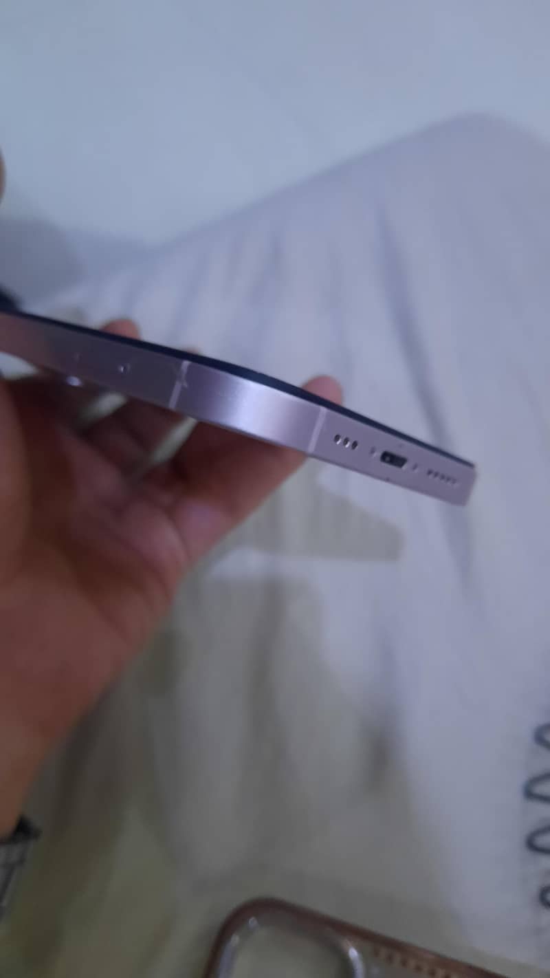 Apple iPhone 13 8