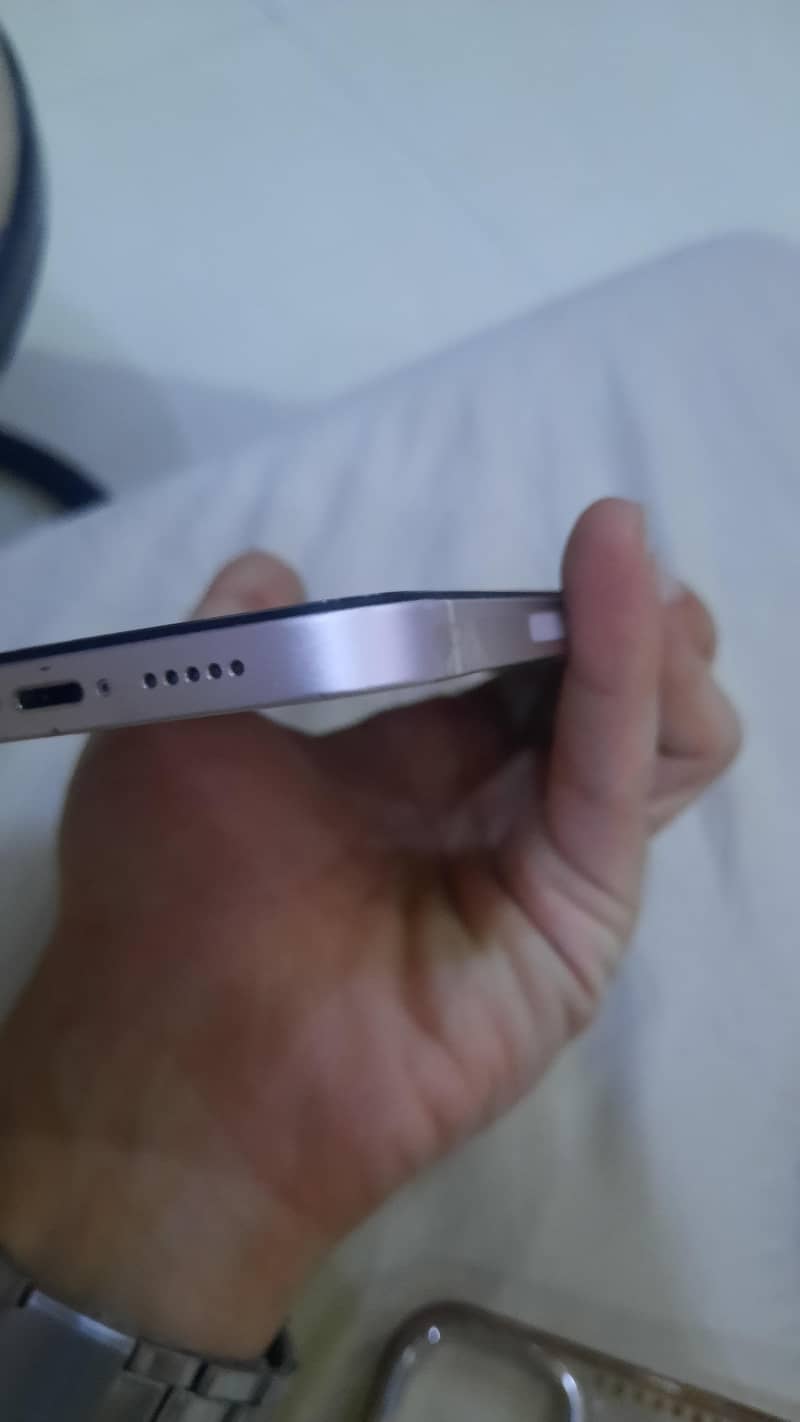 Apple iPhone 13 9