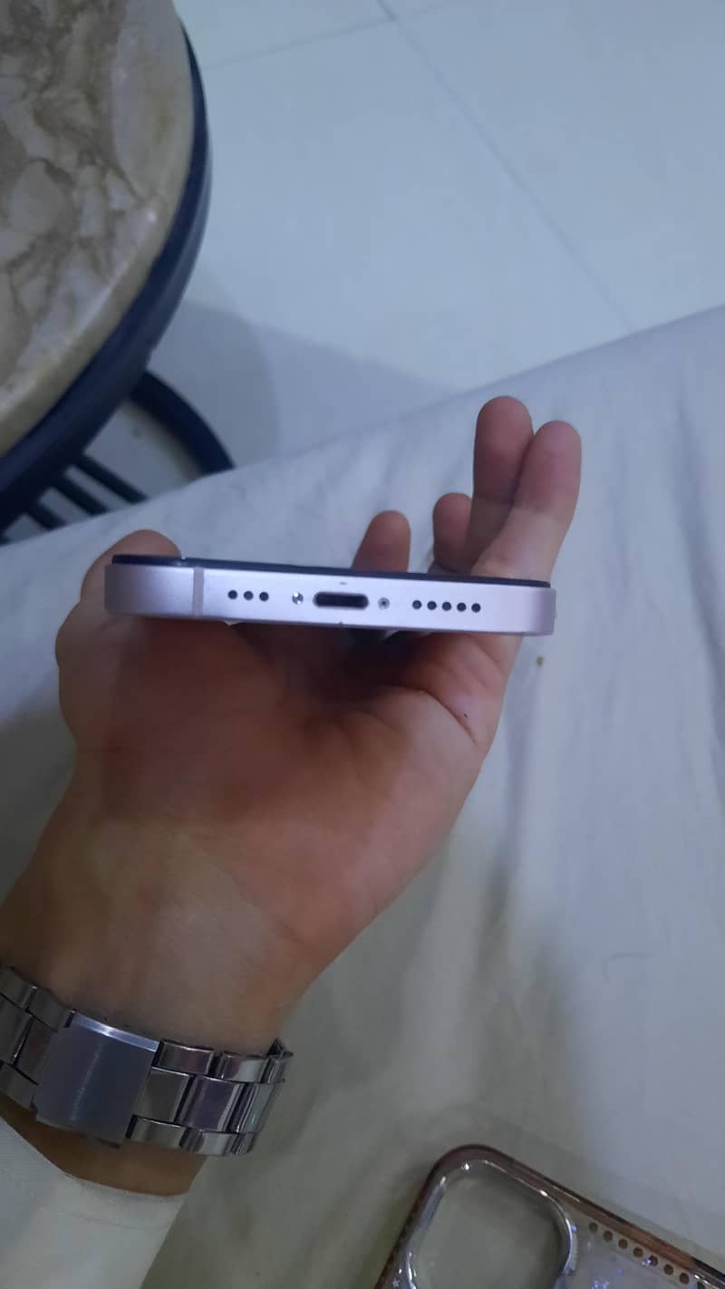 Apple iPhone 13 10