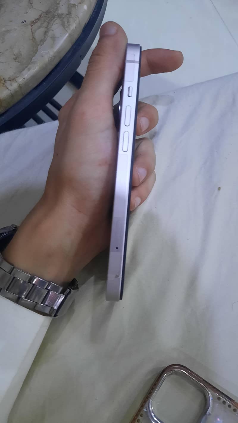 Apple iPhone 13 11