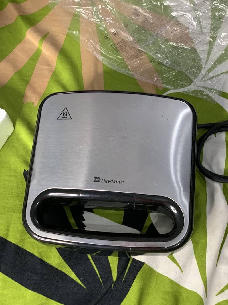 Dawlance sandwich maker 2