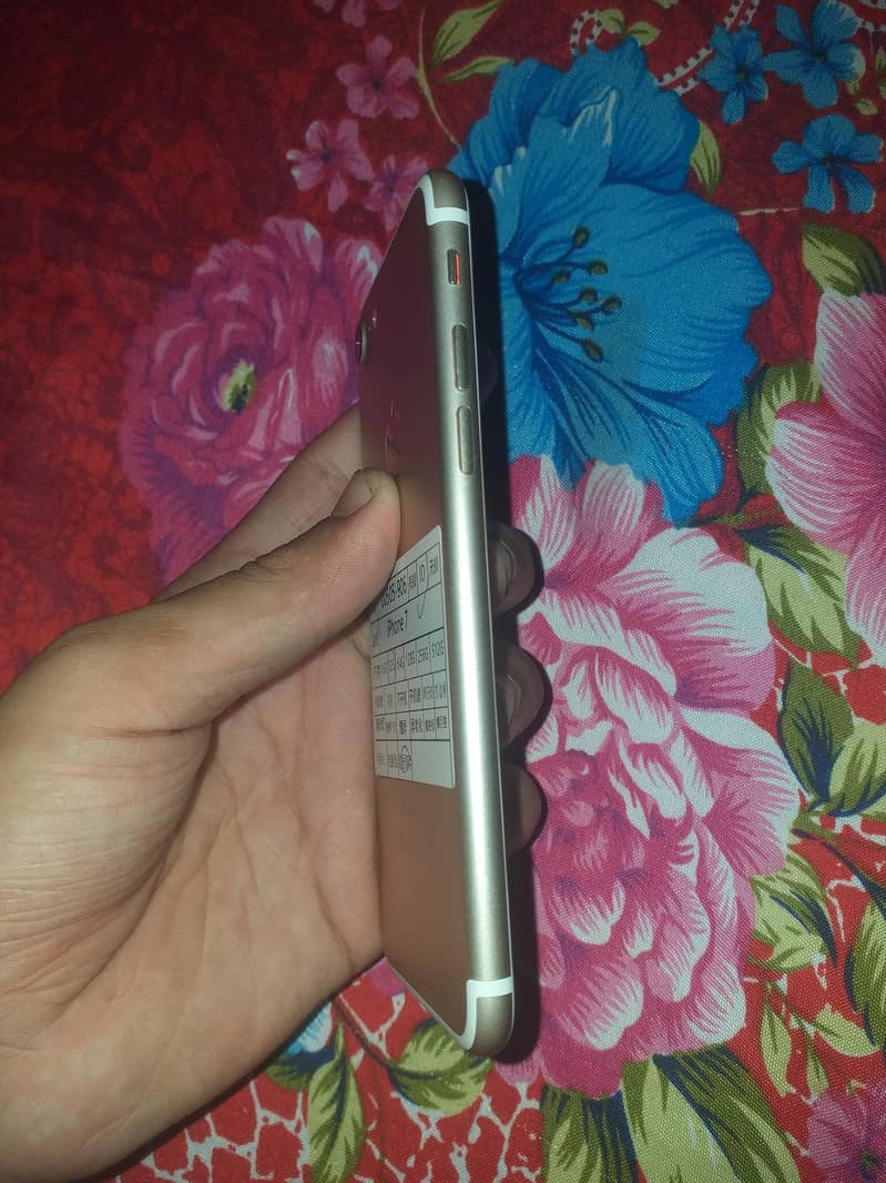Apple iPhone 7 0