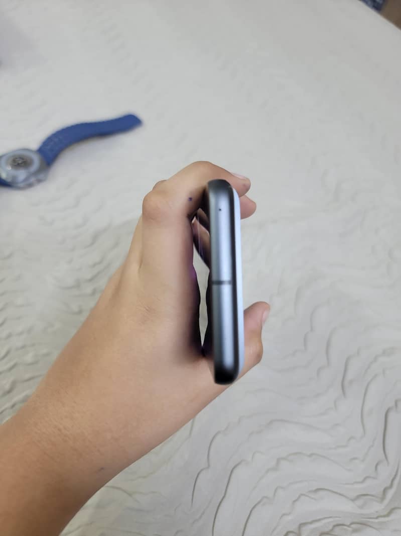 Google Pixel 8 4