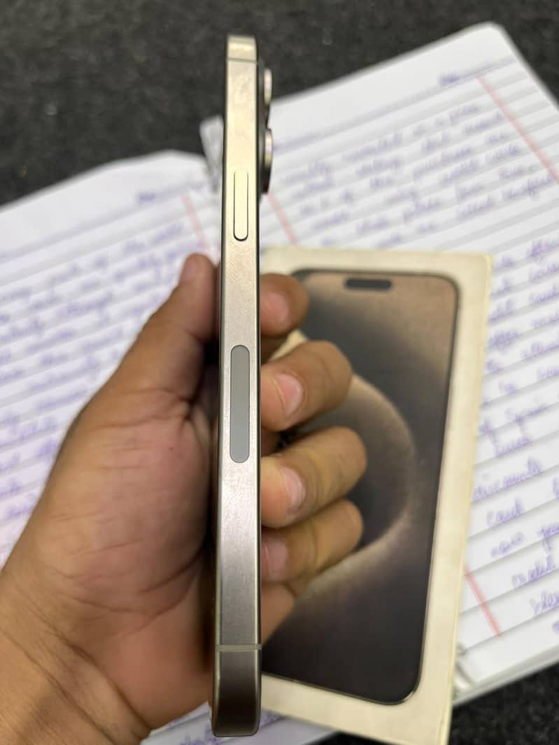 Apple iPhone 15 Pro Max 2