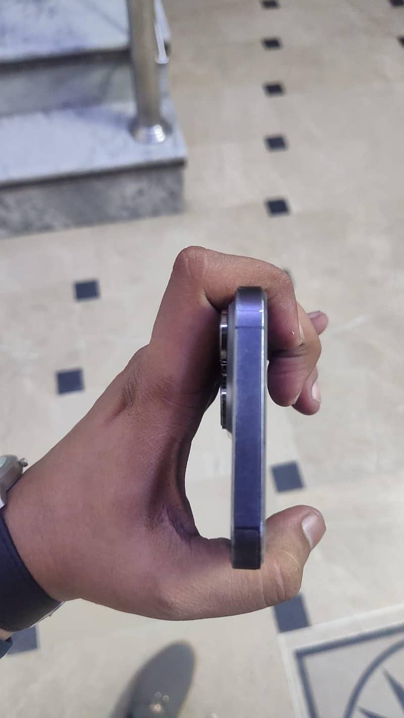 Apple iPhone 14 Pro Max 9