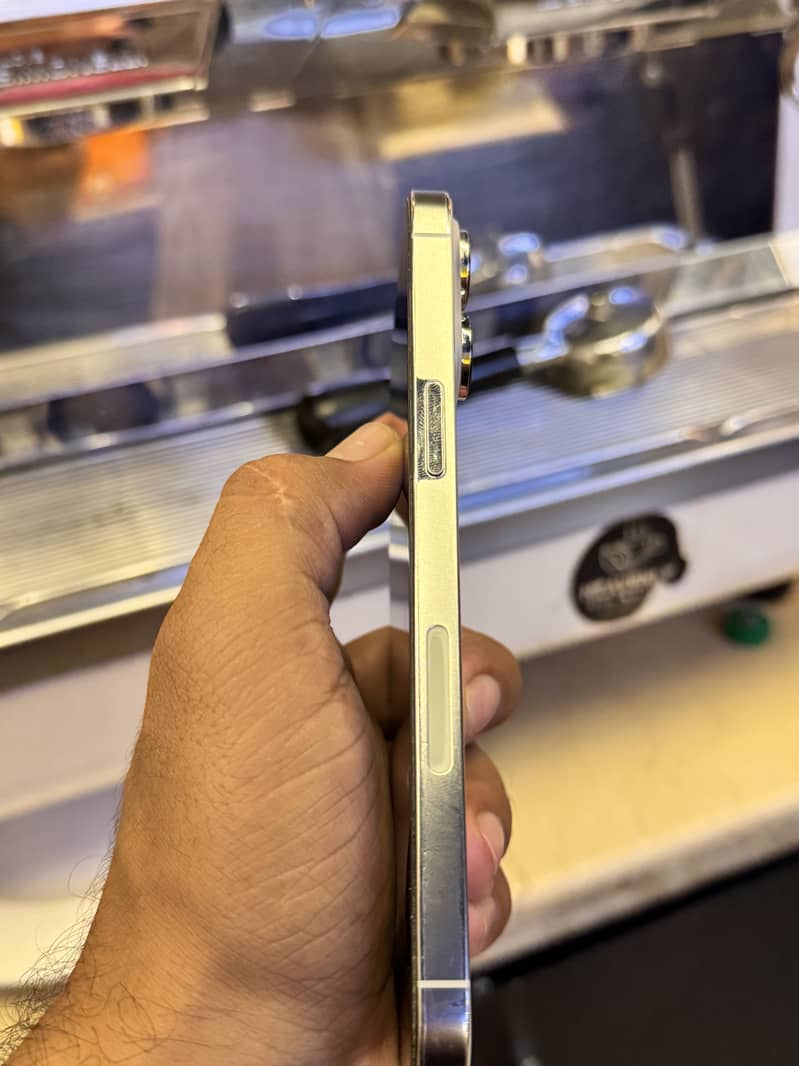 Apple iPhone 14 Pro Max 3