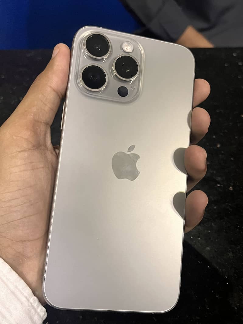 Apple iPhone 15 Pro Max 3