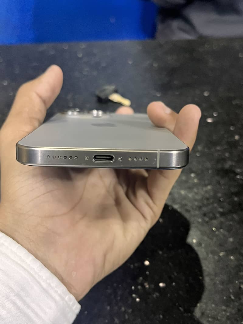 Apple iPhone 15 Pro Max 4