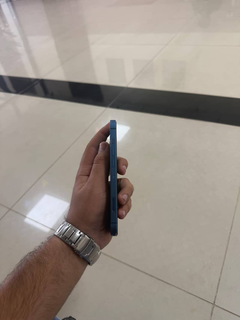 Apple iPhone 13 2