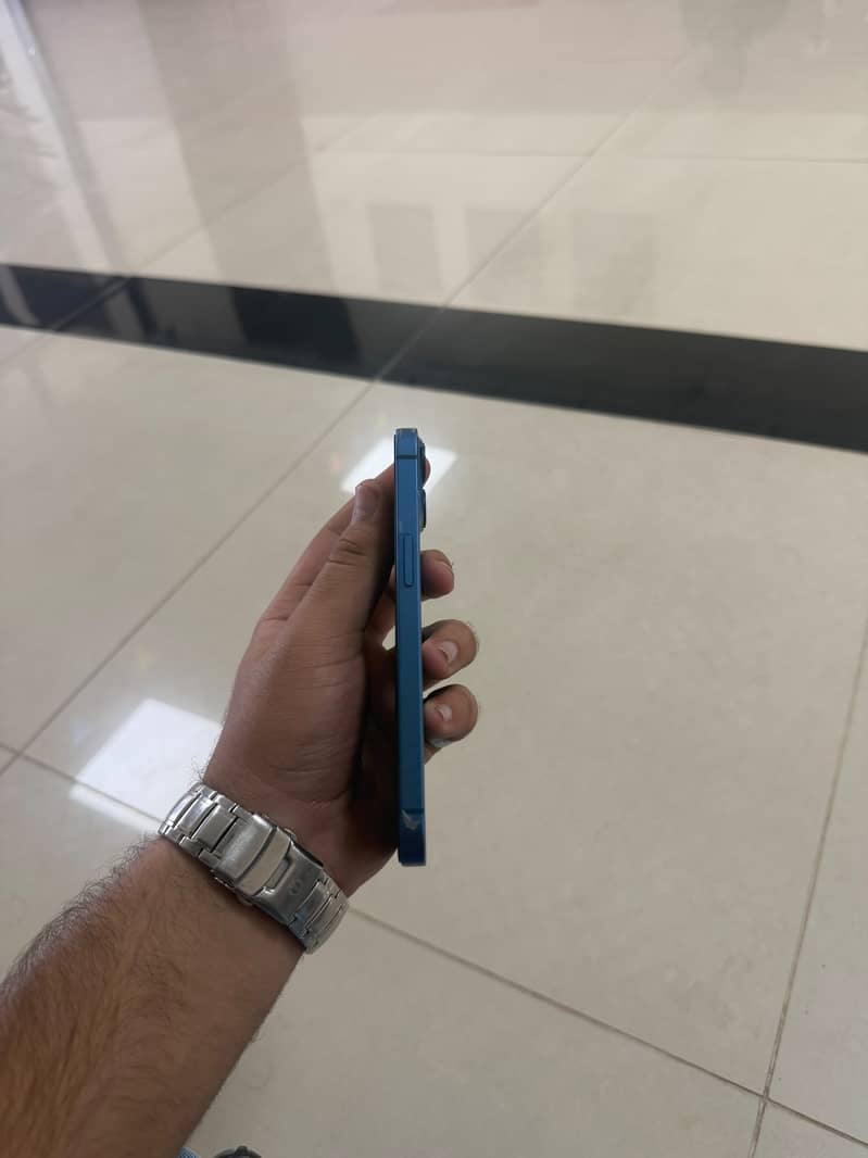 Apple iPhone 13 4