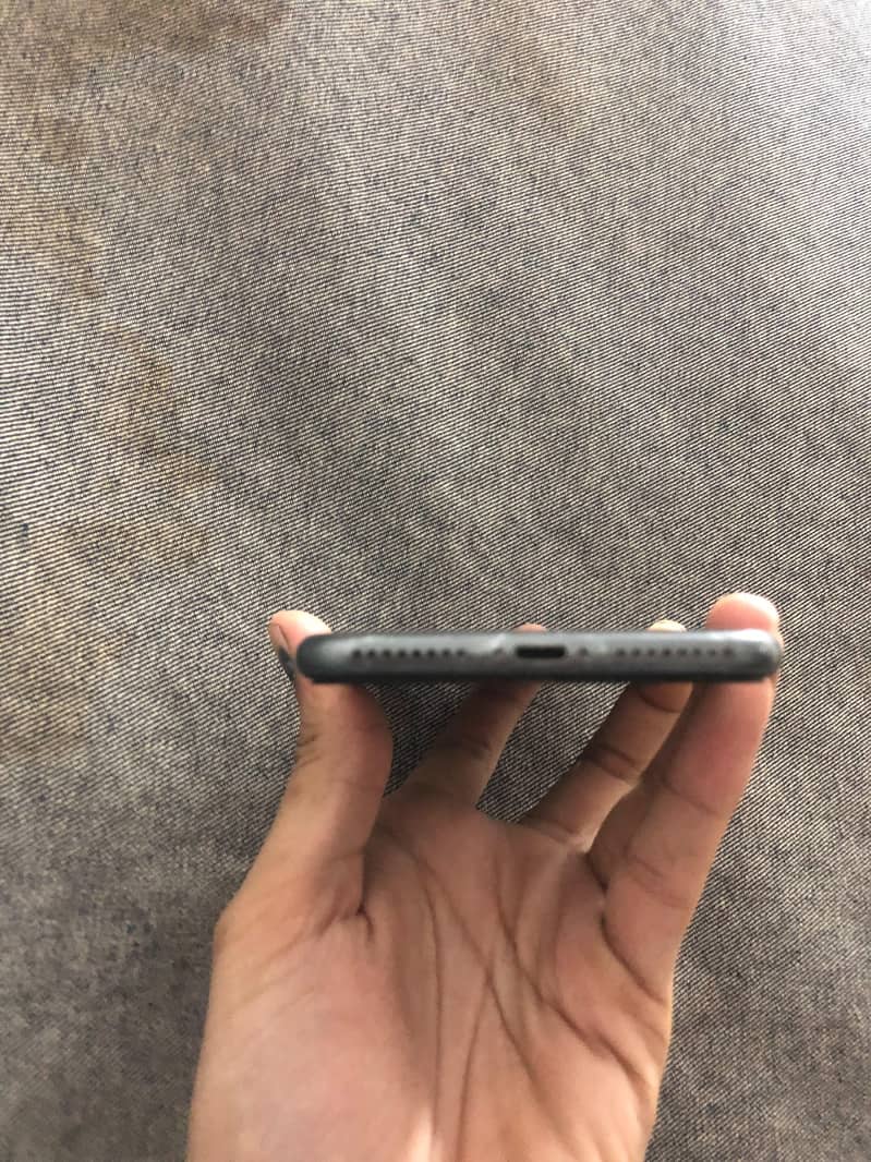 Apple iPhone 8 Plus 4