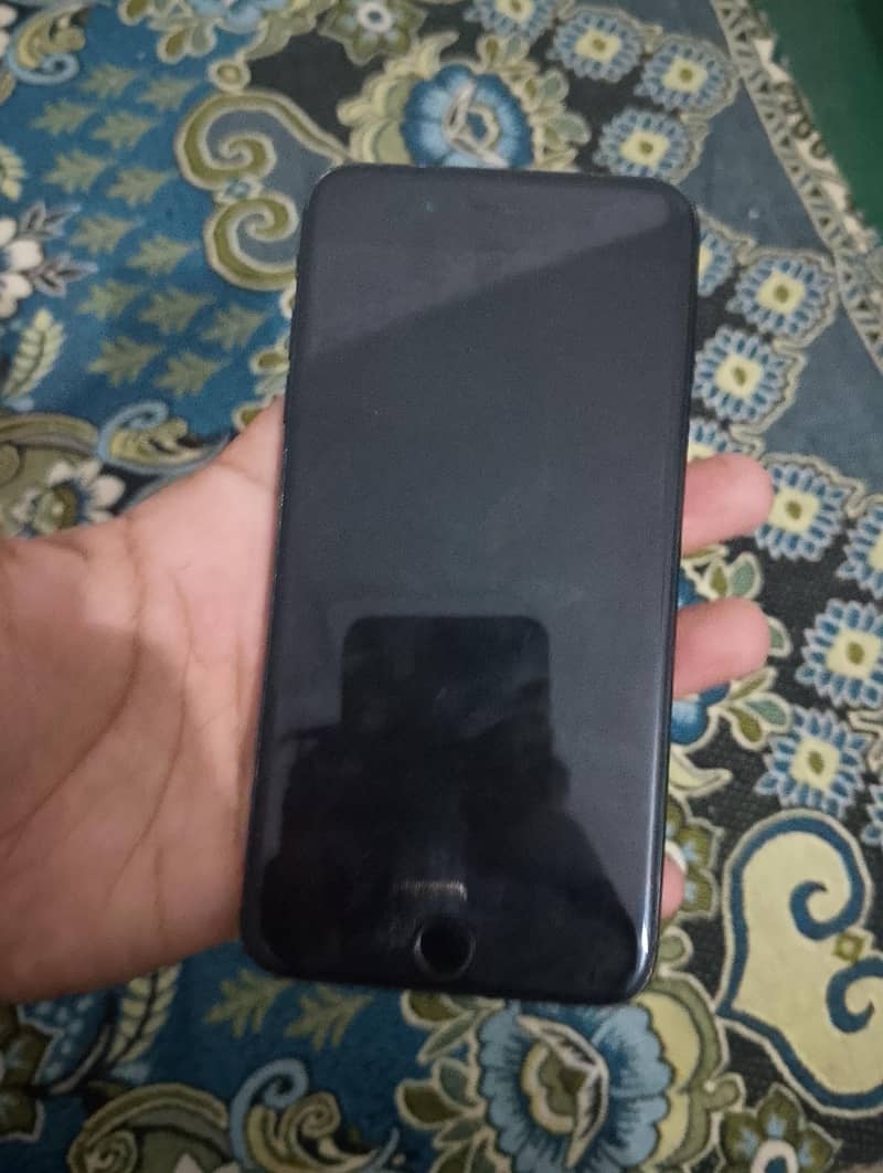 Apple iPhone 7 Plus 6