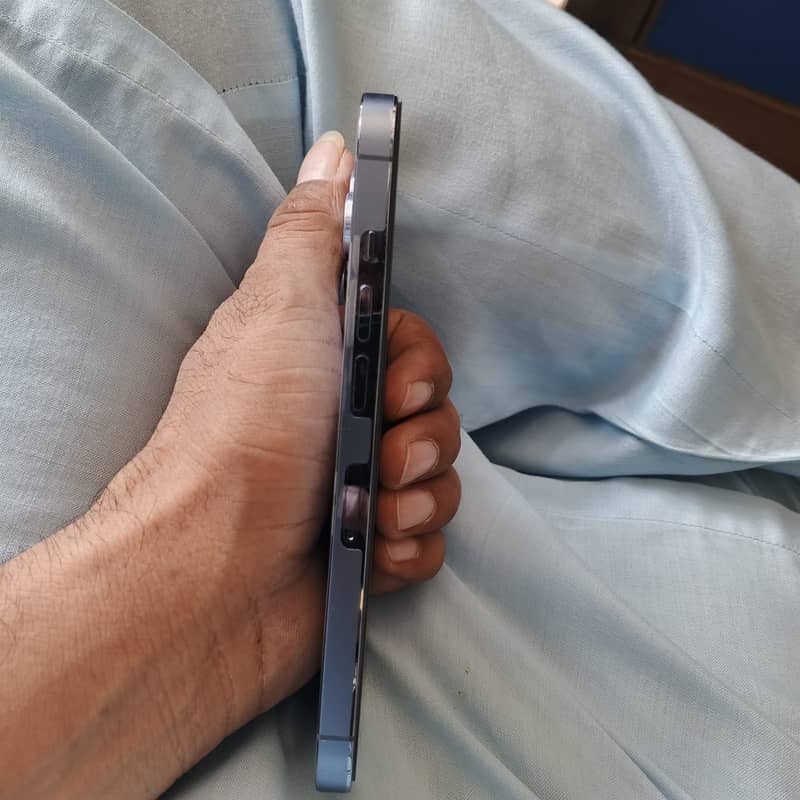 Apple iPhone 13 Pro 4