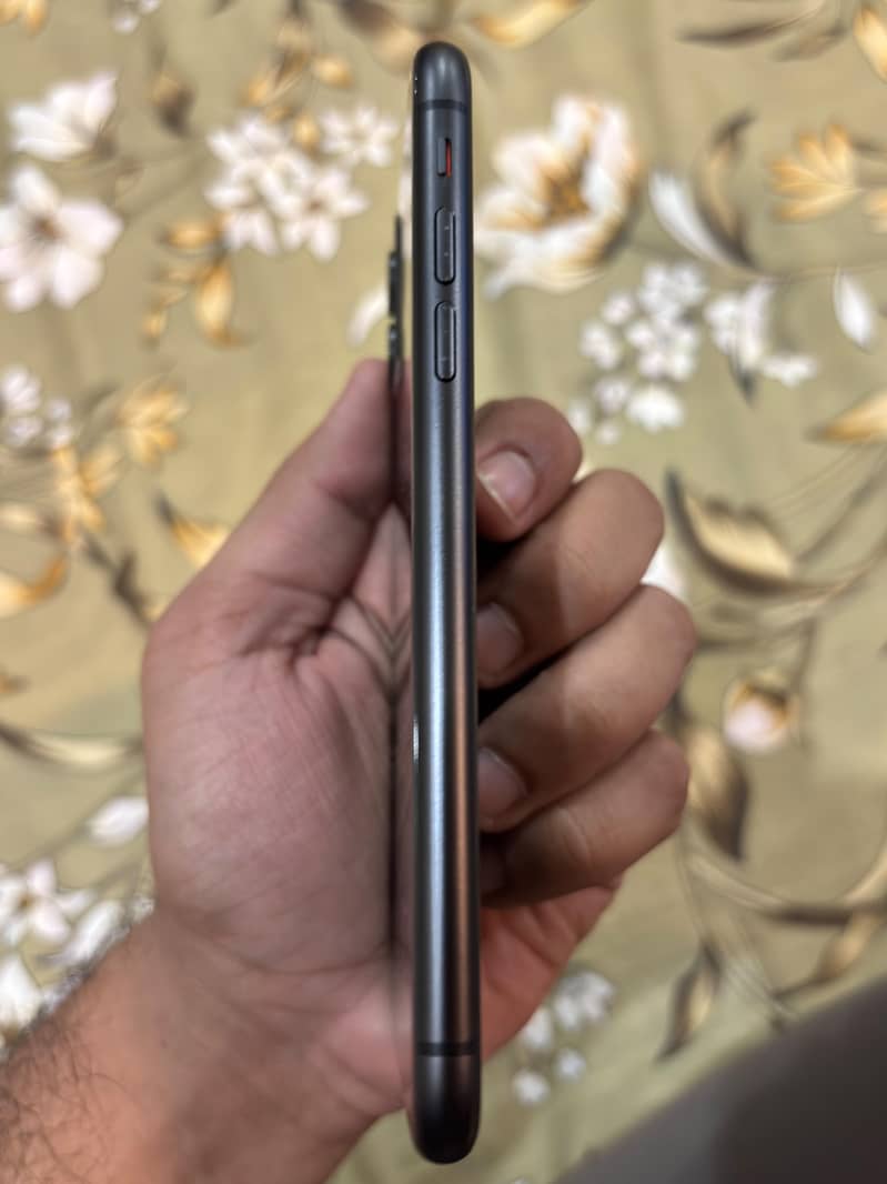 Apple iPhone 11 3