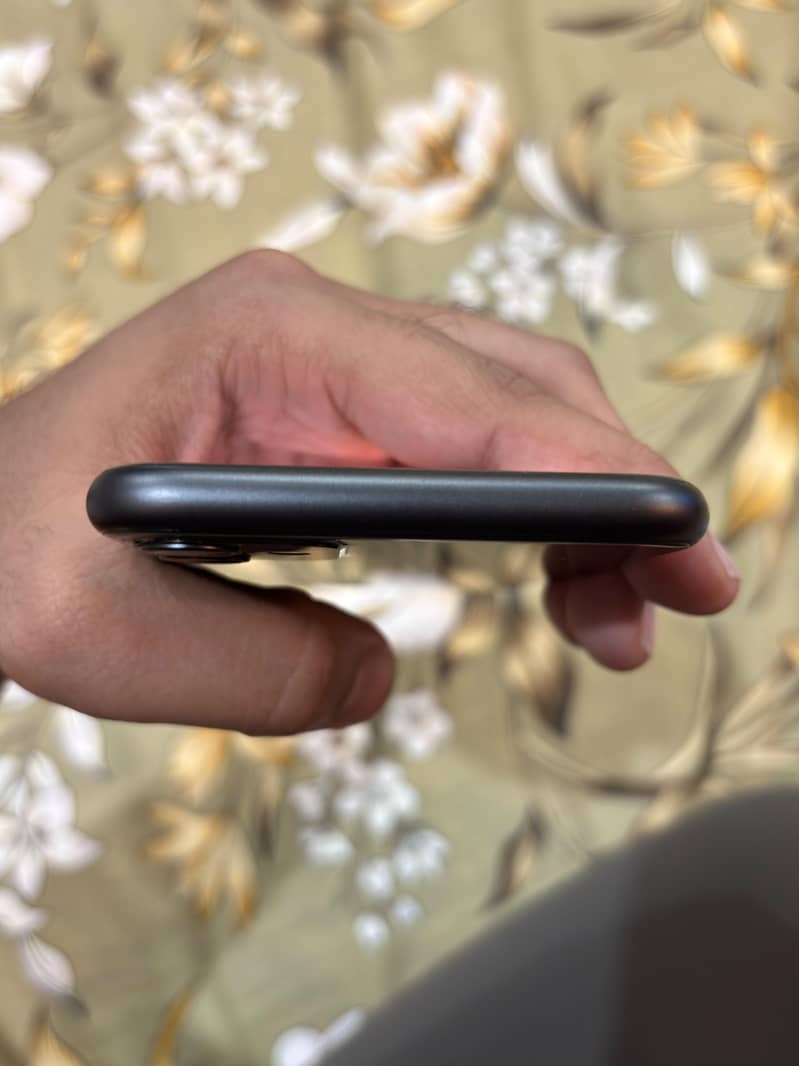 Apple iPhone 11 4