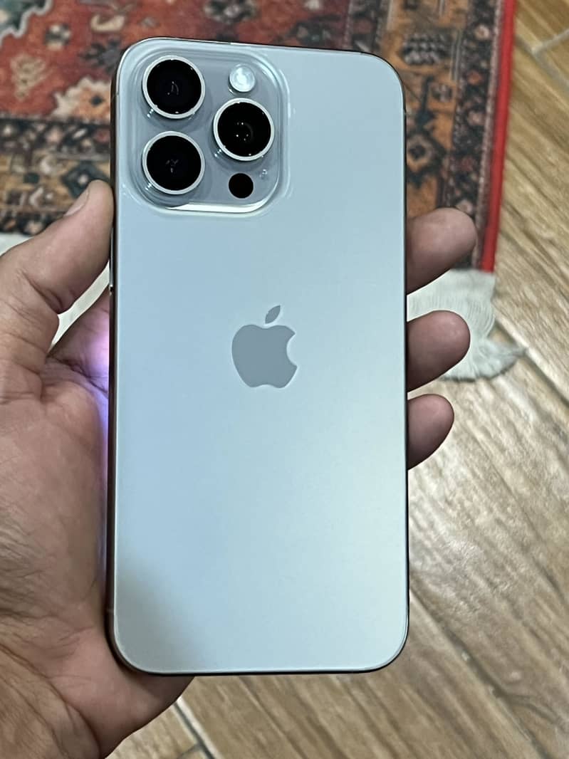 Apple iPhone 15 Pro Max 2