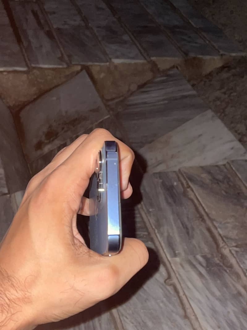 Iphoen 13 pro 2