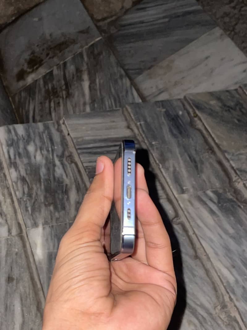 Iphoen 13 pro 4