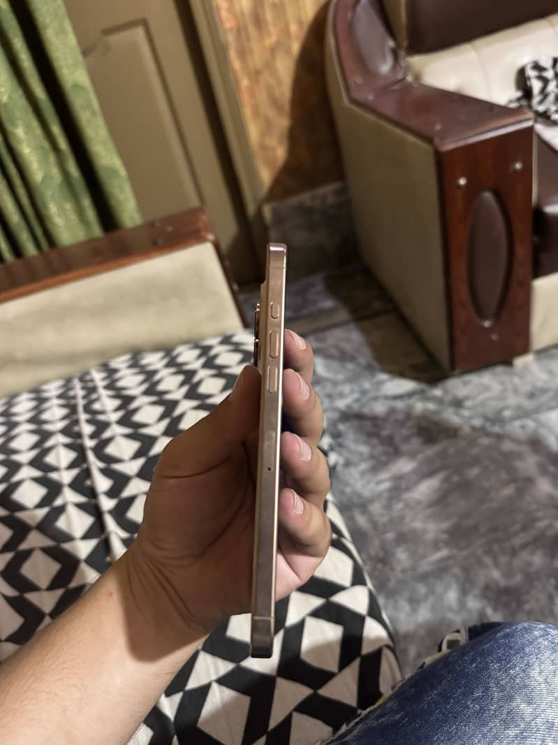 Apple iPhone 16 Pro Max 3