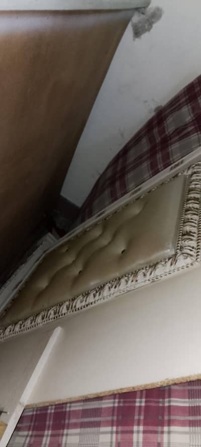 very nice good condition bed