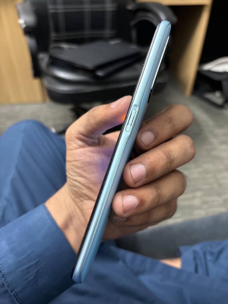 OPPO A76 1