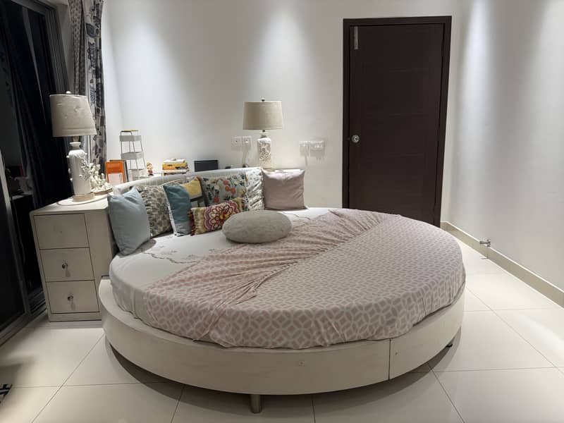 Round Bed 1
