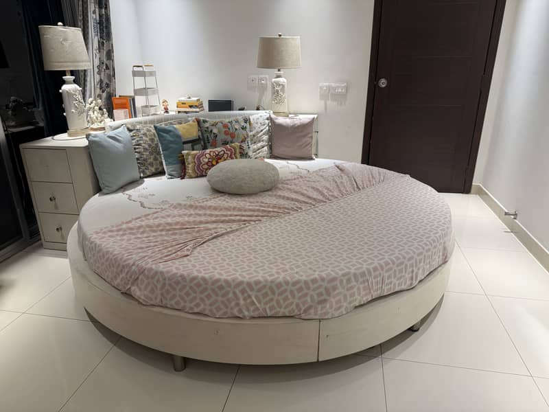 Round Bed 2