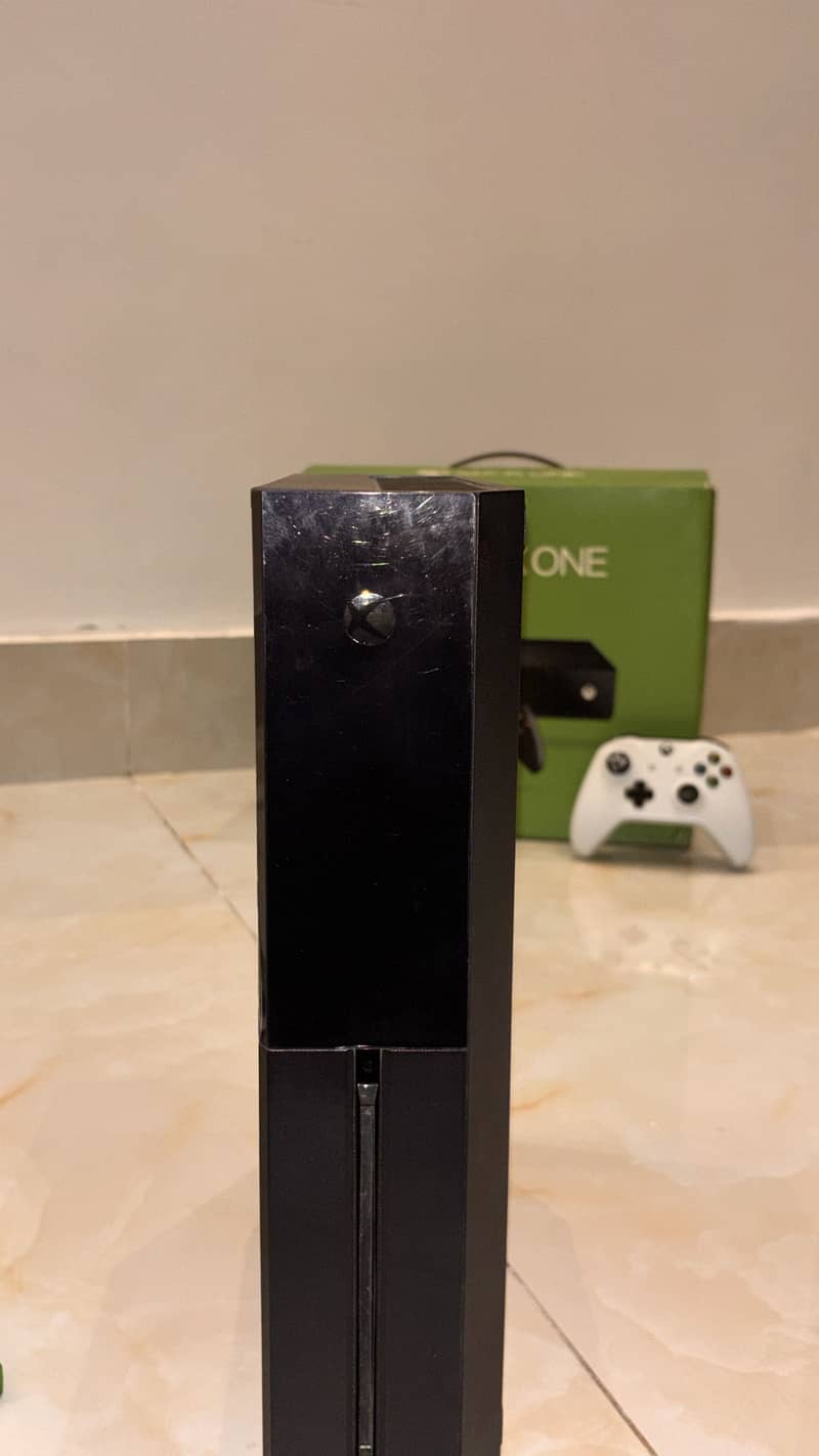 Xbox one 1 TB 4