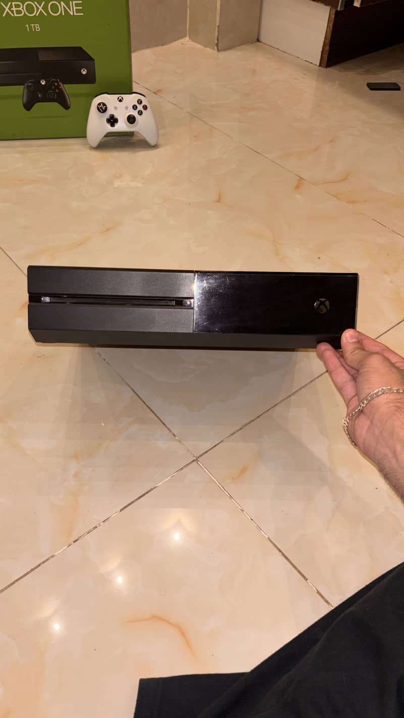 Xbox one 1 TB 7
