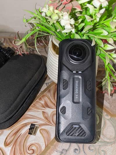 insta360 x4 brand new condition with 256gb card2in1 stick  price final