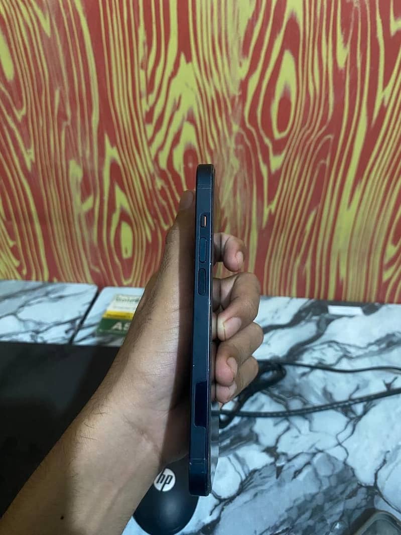 Apple iPhone 14 3