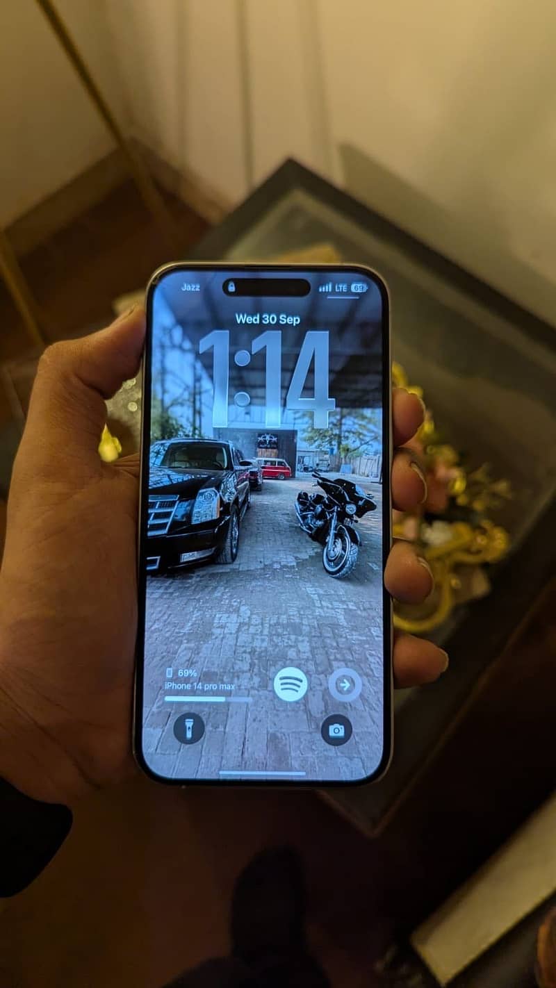 Apple iPhone 14 Pro Max 1