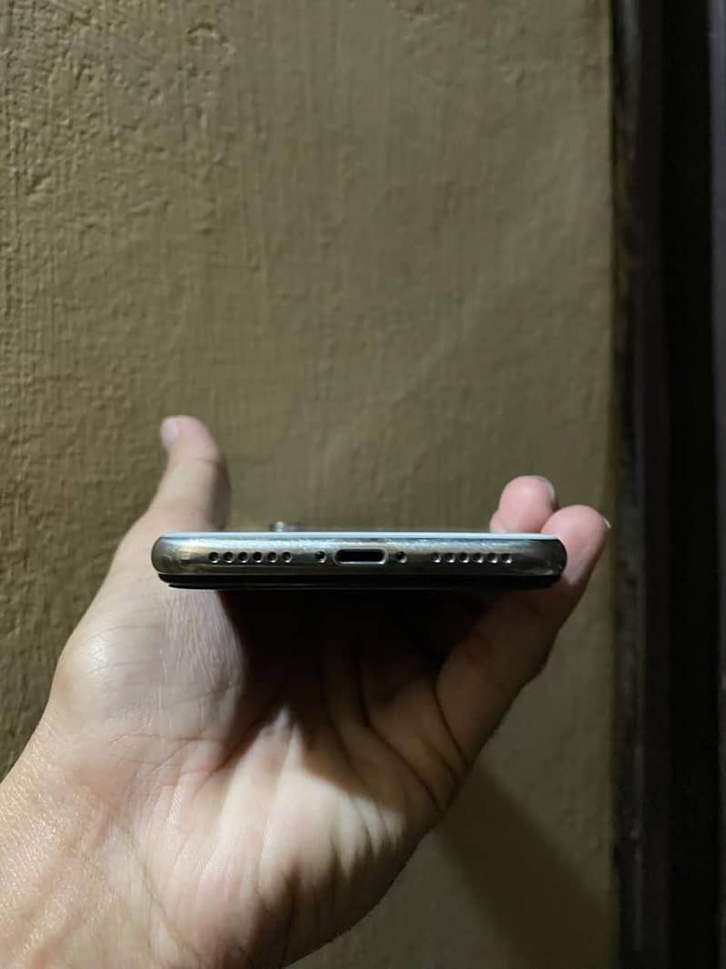 Apple iPhone X 4