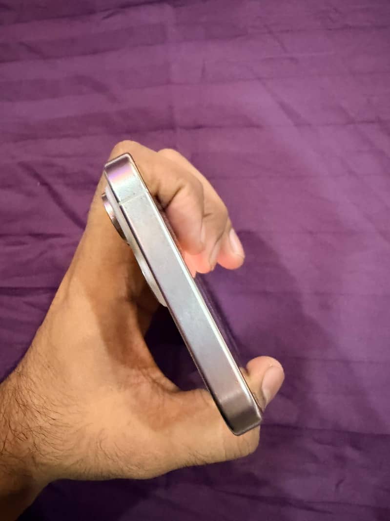 Apple iPhone 15 Pro Max 2
