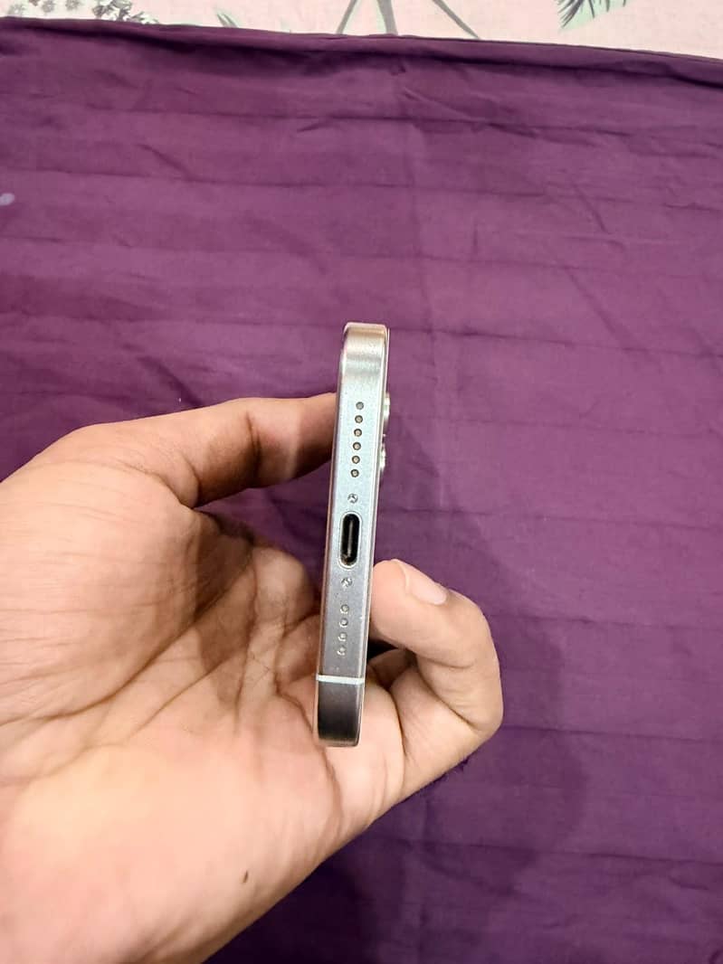Apple iPhone 15 Pro Max 3