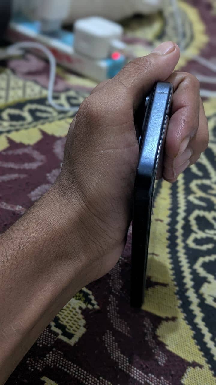 Apple iPhone 15 Pro 3