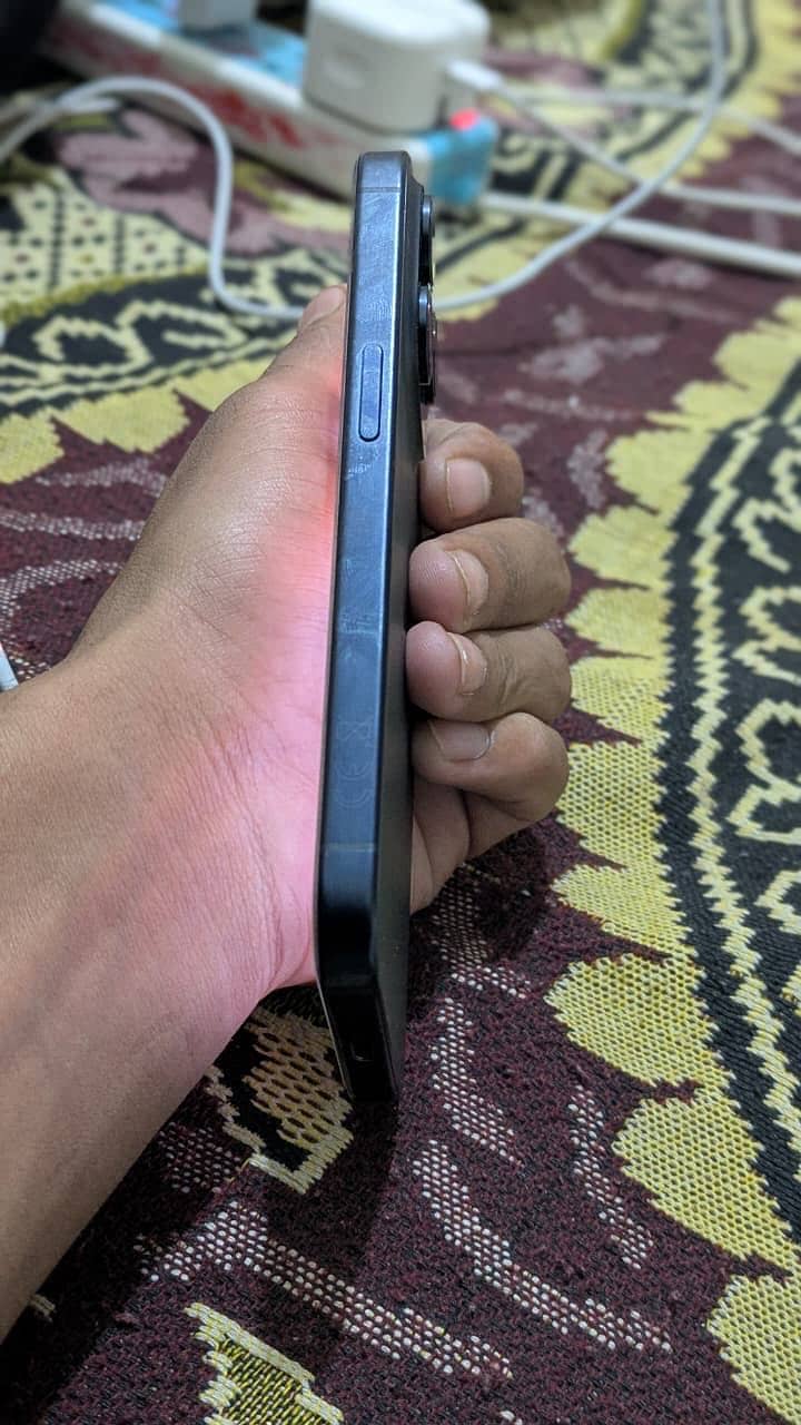 Apple iPhone 15 Pro 4