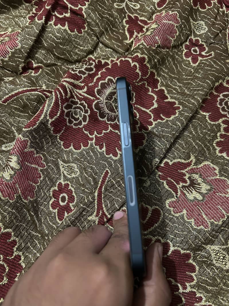 Apple iPhone 13 7