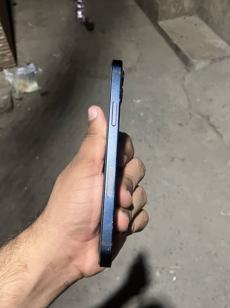 Apple iPhone 12 3