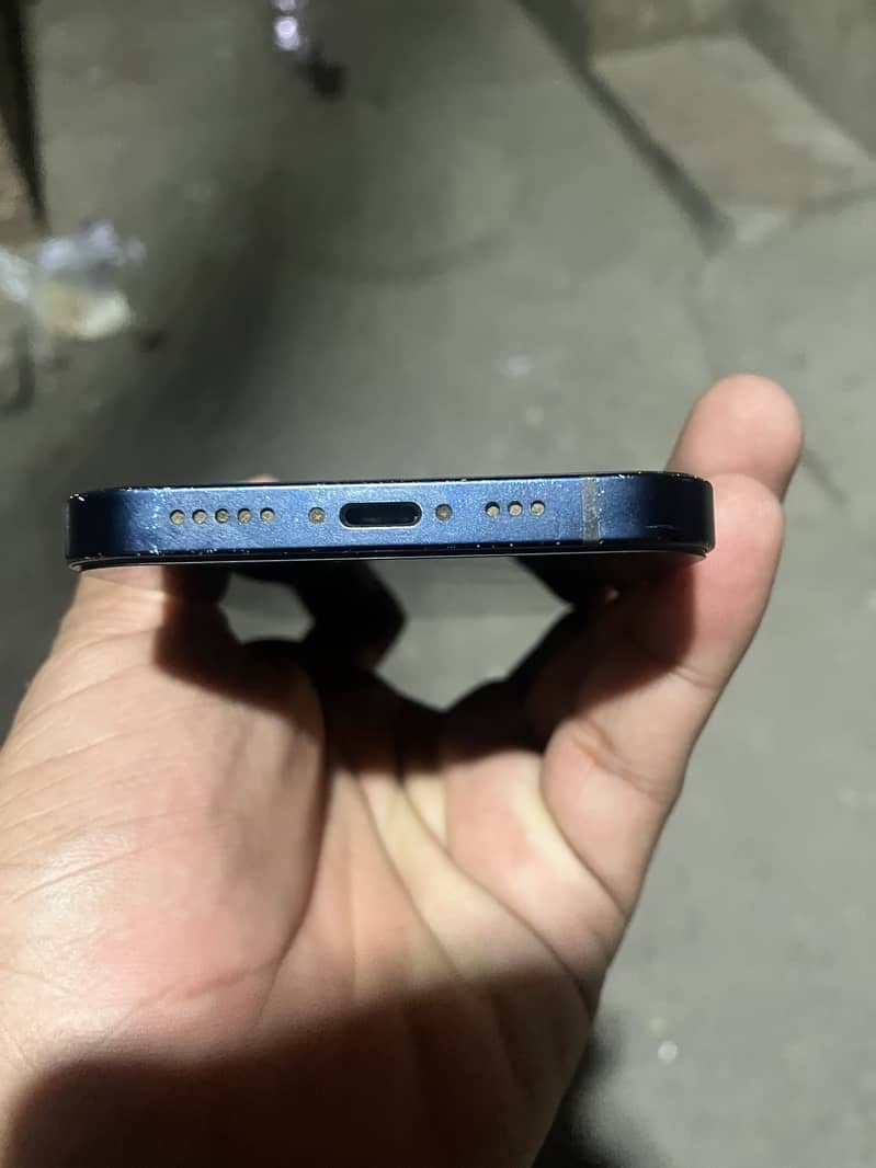 Apple iPhone 12 4