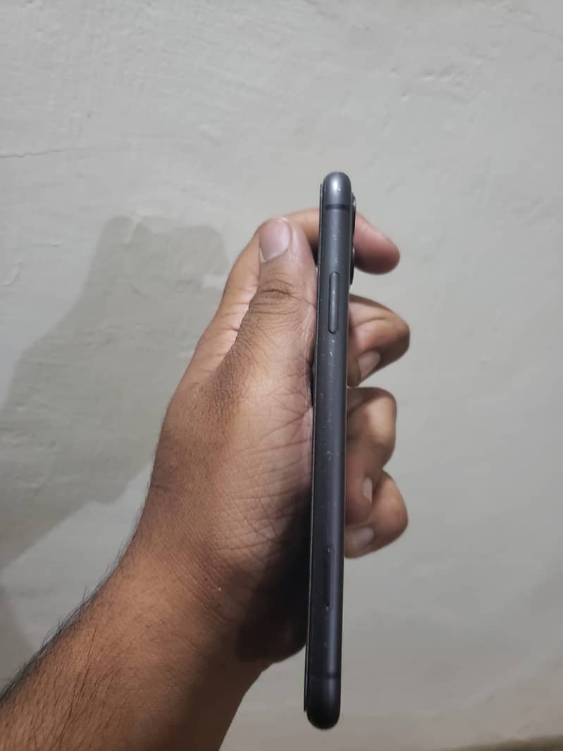 Apple iPhone 11 3