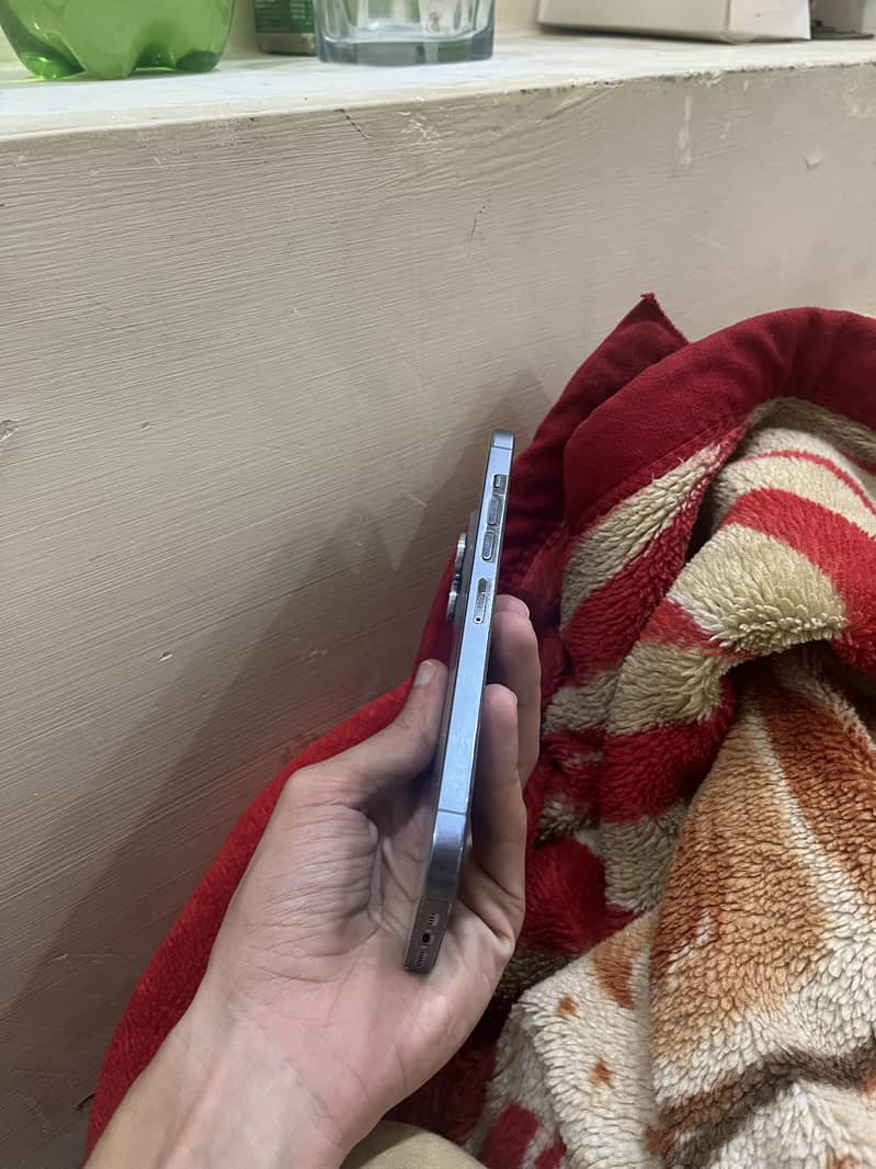 Apple iPhone 13 Pro Max 4